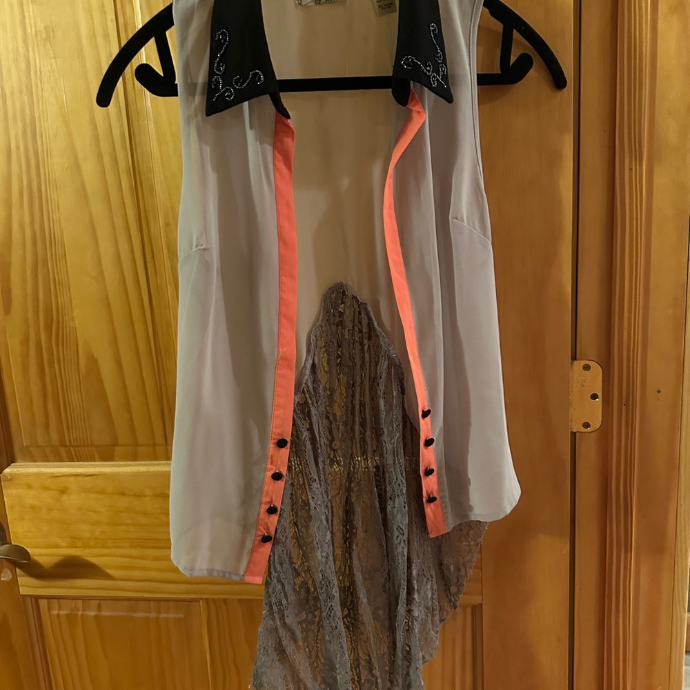 Chic Sleeveless Vest with Lace and Coral Trim